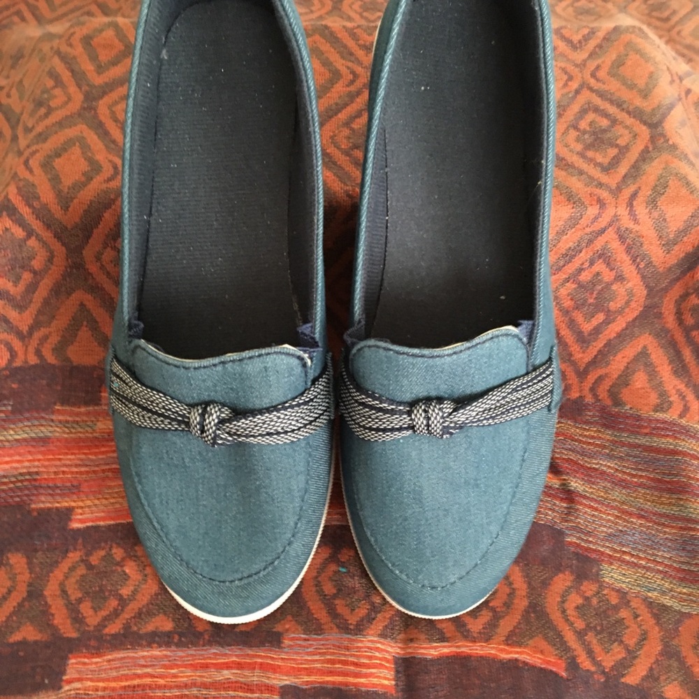 Woman’s jeans shoe 👟 size 9
